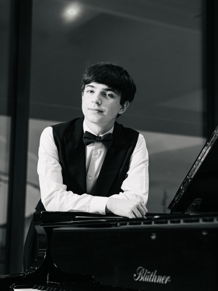 1. Mikhail Pirozhenko